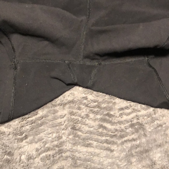 Lululemon spandex shorts - Picture 4 of 5